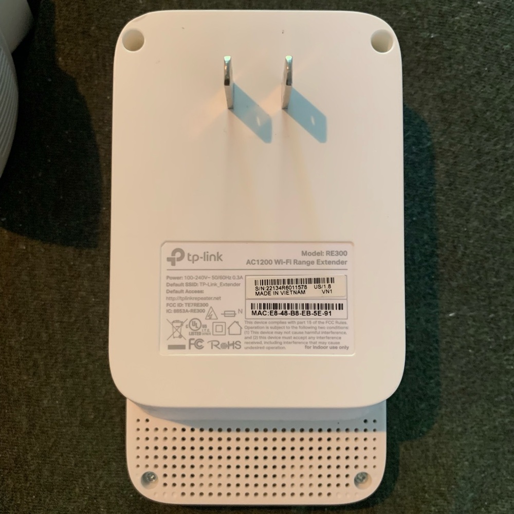 TP-Link Wi- Fi Range Extender Model: RE300 - Picture 4 of 6